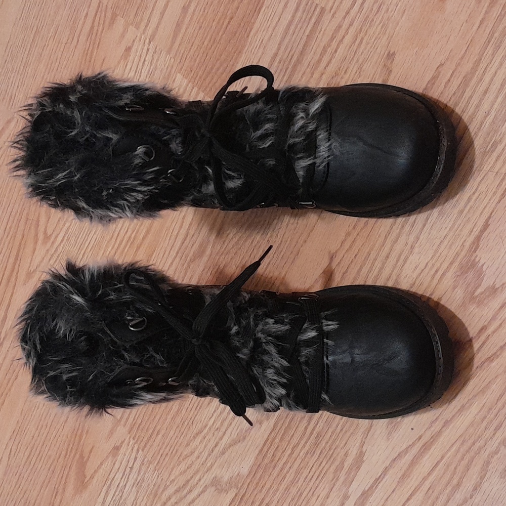 Wanted Size 9 w Faux Fur